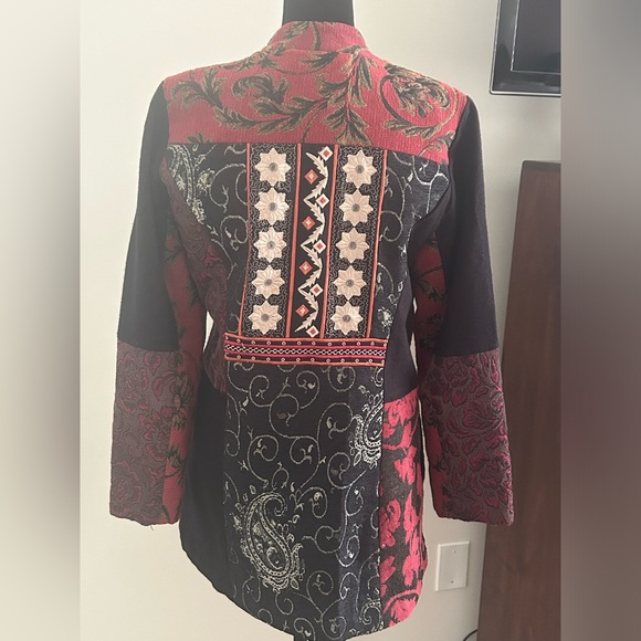 Gorgeous embroidered Chicos jacket - Picture 3 of 5
